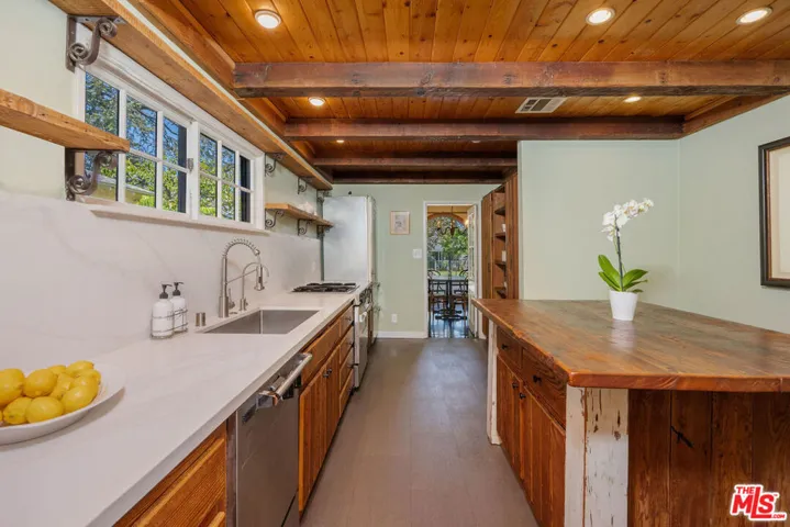 4531 Kraft Avenue, Studio City, California 91602