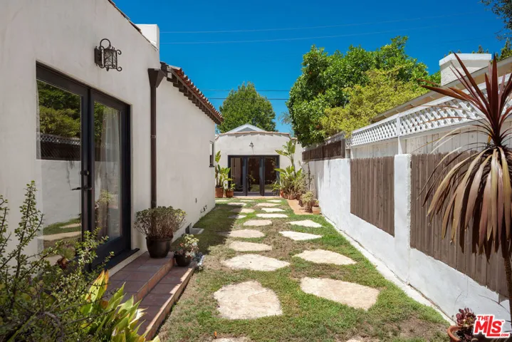 4531 Kraft Avenue, Studio City, California 91602