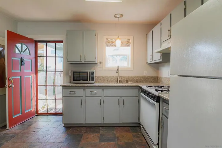 210 E 6th Ave, Escondido, California 92025