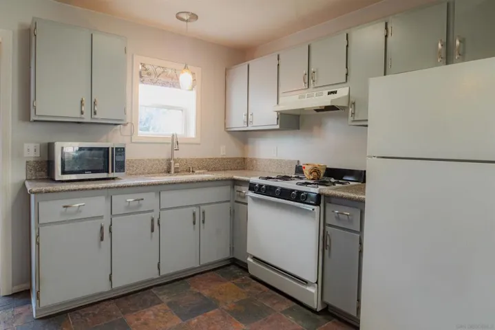 210 E 6th Ave, Escondido, California 92025
