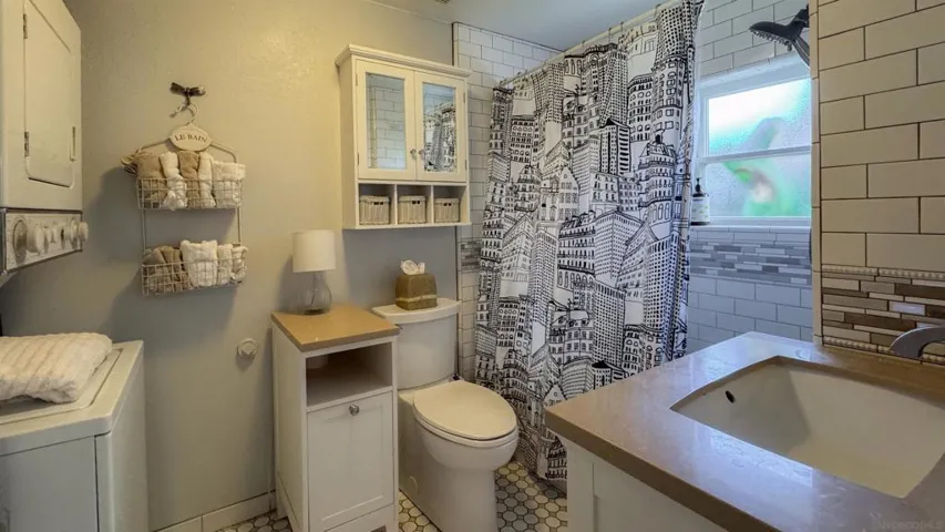 210 E 6th Ave, Escondido, California 92025