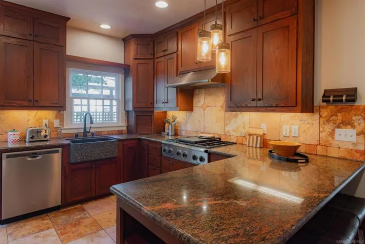 210 E 6th Ave, Escondido, California 92025