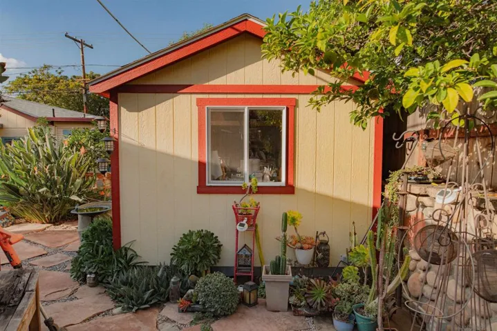 210 E 6th Ave, Escondido, California 92025