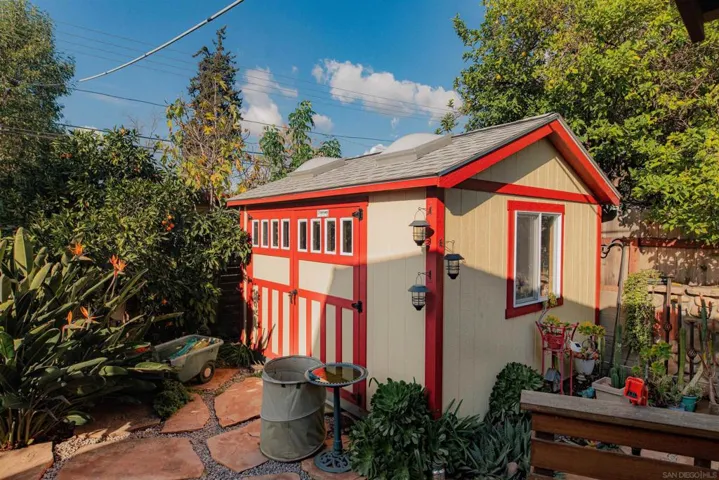 210 E 6th Ave, Escondido, California 92025