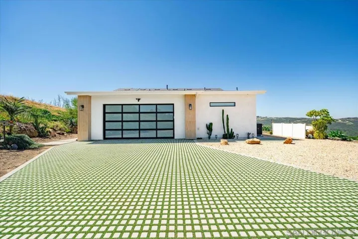 28742 Twin Oaks Valley, Vista, California 92084