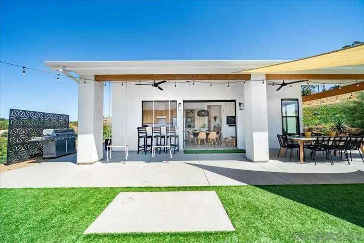 28742 Twin Oaks Valley, Vista, California 92084