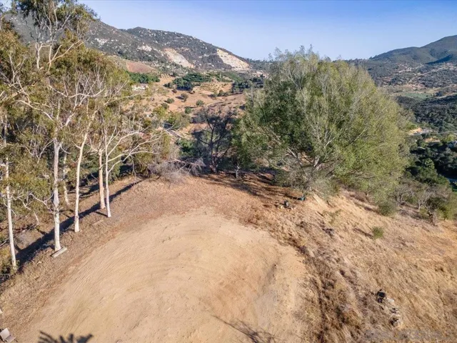 28742 Twin Oaks Valley, Vista, California 92084