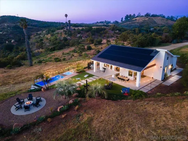 28742 Twin Oaks Valley, Vista, California 92084