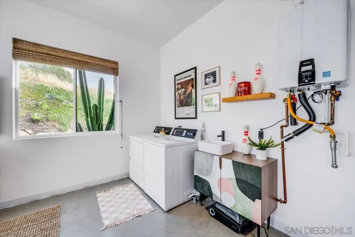 28742 Twin Oaks Valley, Vista, California 92084