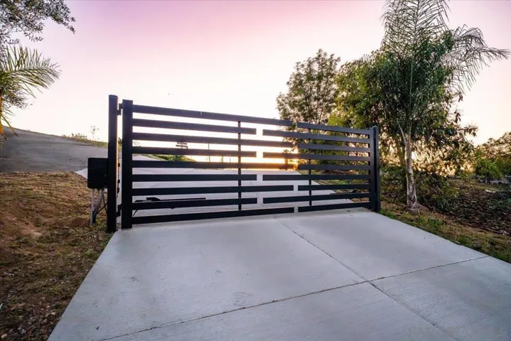 28742 Twin Oaks Valley, Vista, California 92084