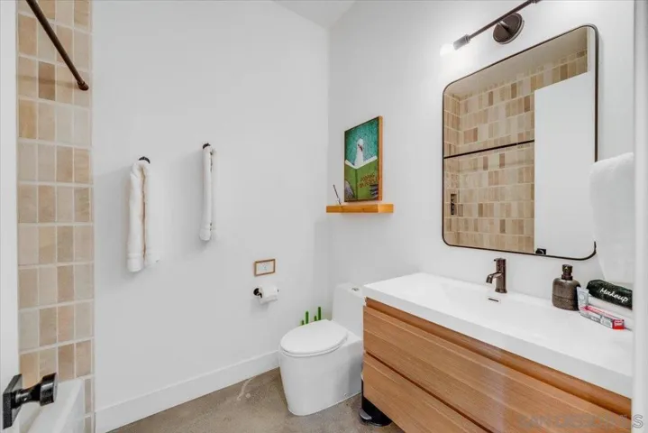28742 Twin Oaks Valley, Vista, California 92084