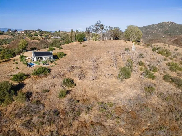 28742 Twin Oaks Valley, Vista, California 92084