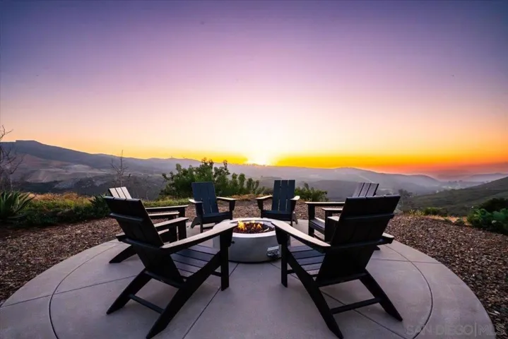 28742 Twin Oaks Valley, Vista, California 92084