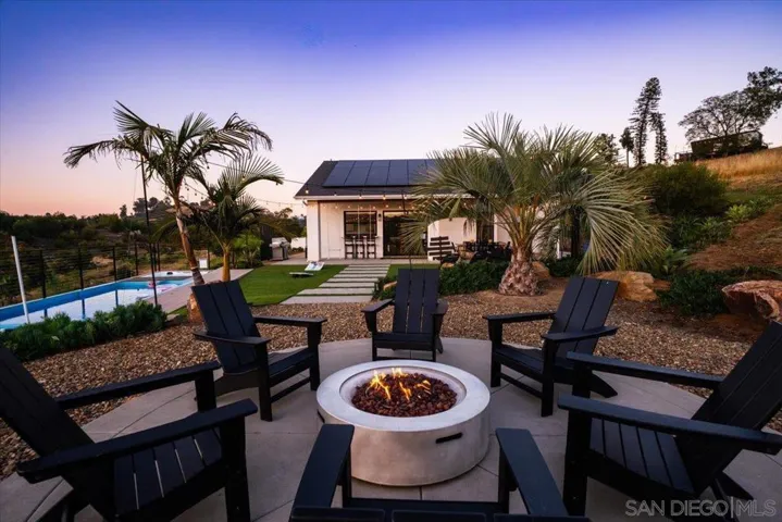 28742 Twin Oaks Valley, Vista, California 92084