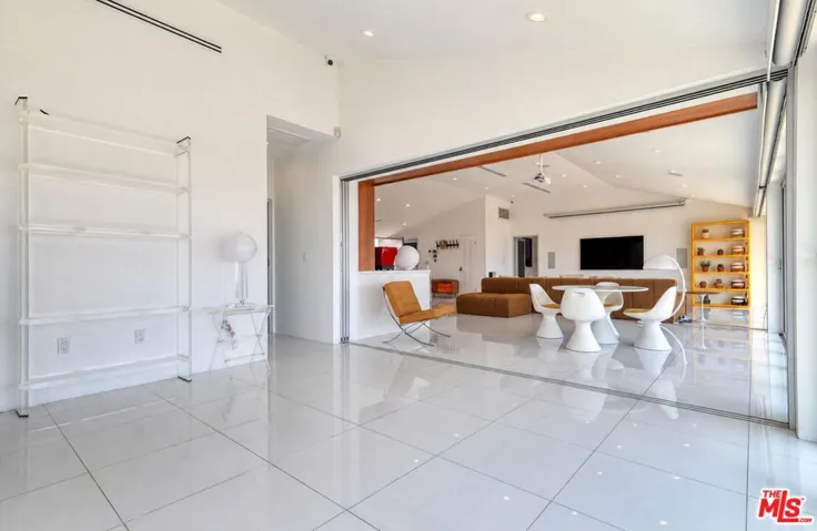 Flex Room as Office or 3rd Bed