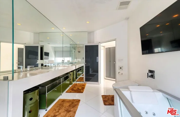 Primary 5 piece bathroom