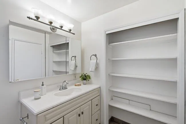 312 E Oakwood Boulevard, Redwood City, California 94061