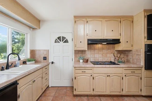 312 E Oakwood Boulevard, Redwood City, California 94061