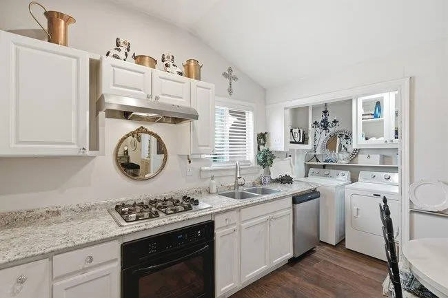 312 E Oakwood Boulevard, Redwood City, California 94061