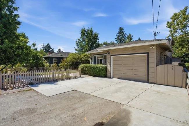 312 E Oakwood Boulevard, Redwood City, California 94061