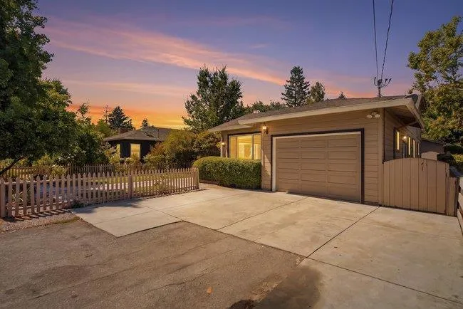 312 E Oakwood Boulevard, Redwood City, California 94061