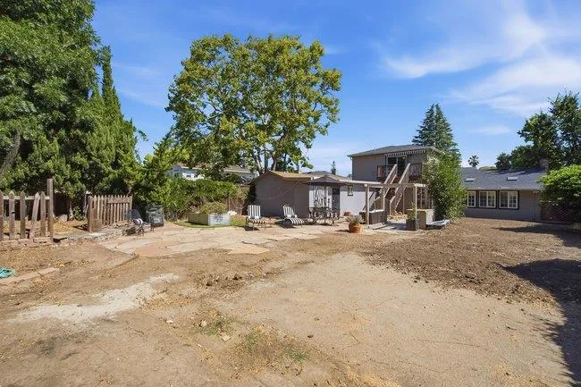 312 E Oakwood Boulevard, Redwood City, California 94061