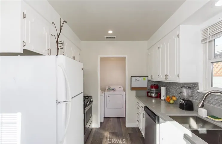 5803 Cartwright Ave, North Hollywood, California 91601