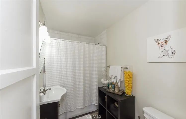 5803 Cartwright Ave, North Hollywood, California 91601