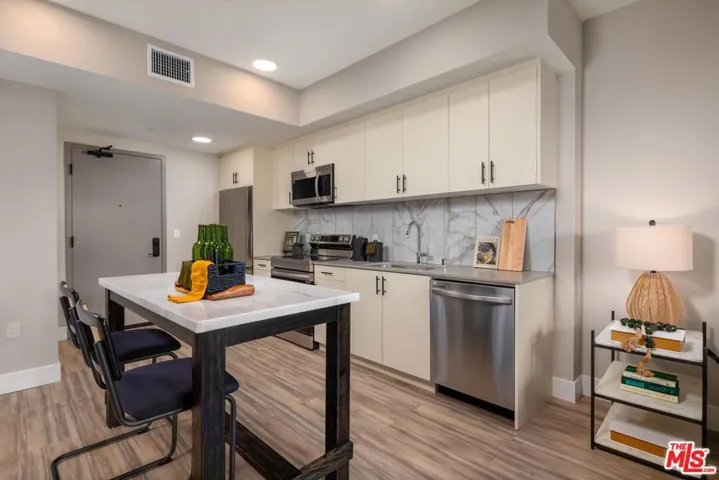 201 N La Brea Avenue 601, Inglewood, California 90301 — photo 4