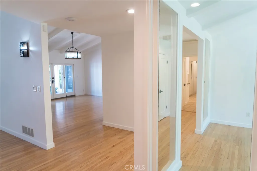 5054 Encino Avenue, Encino, California 91316 — photo 5