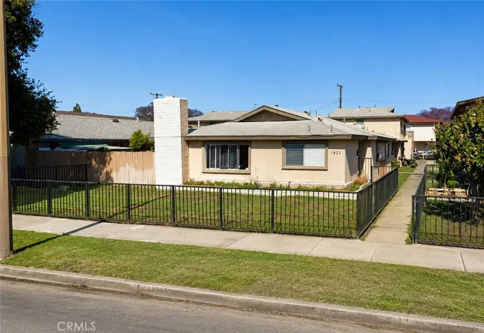1621 Cedar, Santa Ana, California 92707