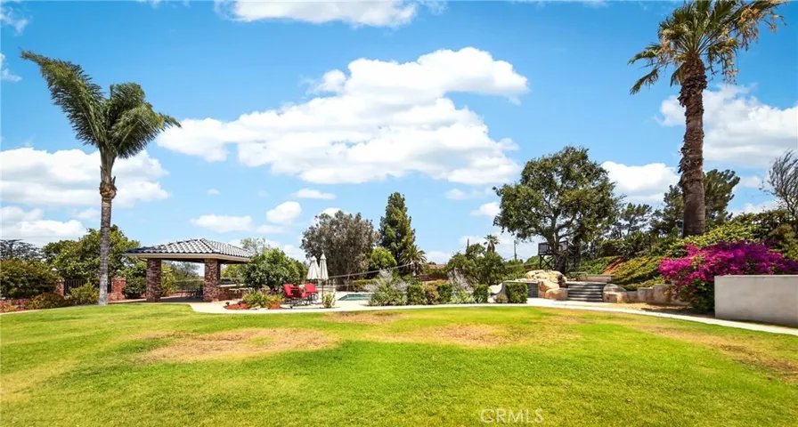 Huge backyard with pool/spa/gazebo with built in bbq, sink and fridge