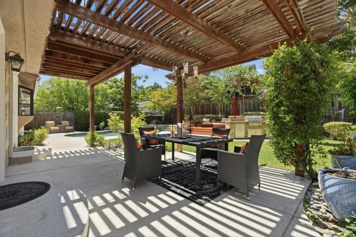 6585 Rolling Oaks Drive, San Jose, California 95120