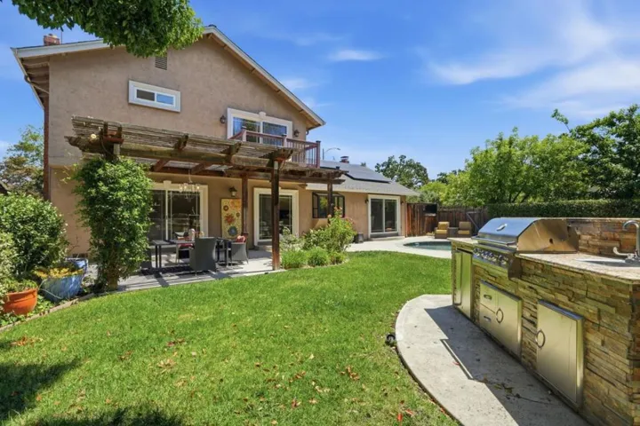 6585 Rolling Oaks Drive, San Jose, California 95120