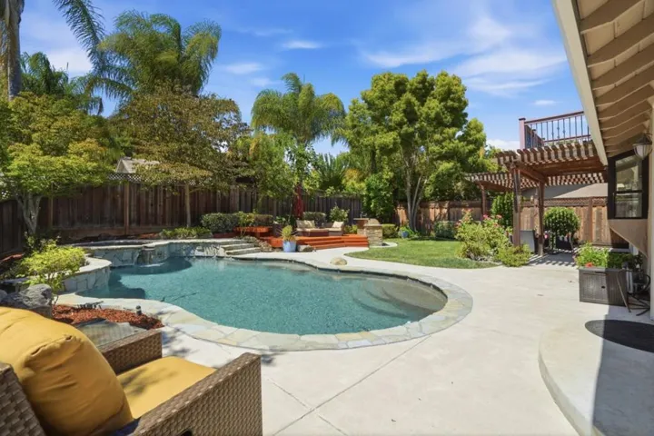 6585 Rolling Oaks Drive, San Jose, California 95120