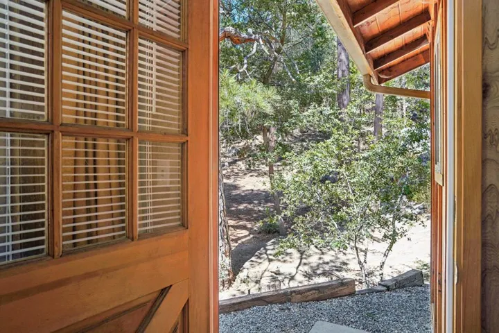 39-web-or-mls-Skyline Way-S1607-007