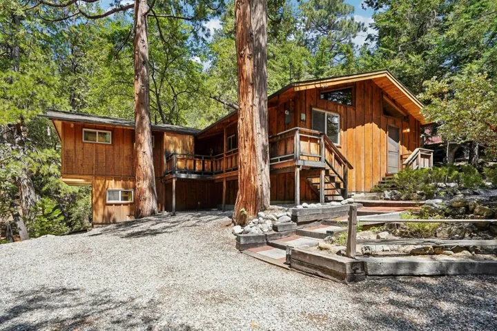 1-web-or-mls-Skyline Way-S1607-002