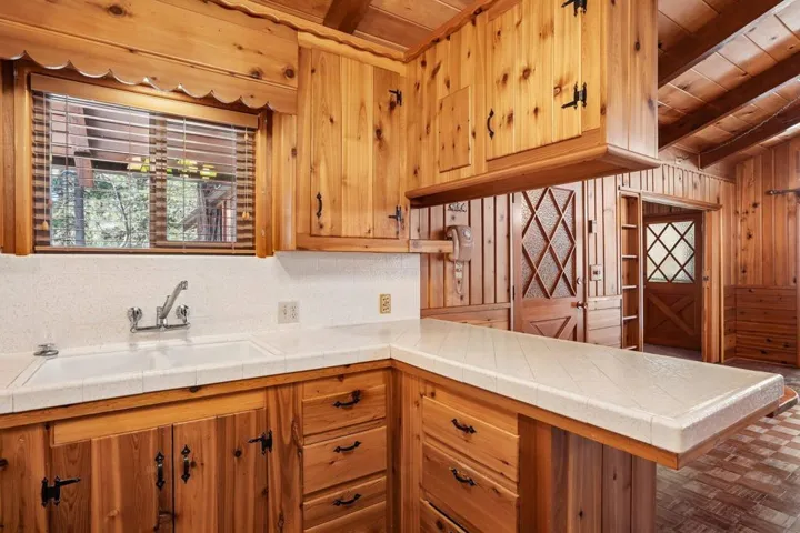 12-web-or-mls-Skyline Way-S1607-016