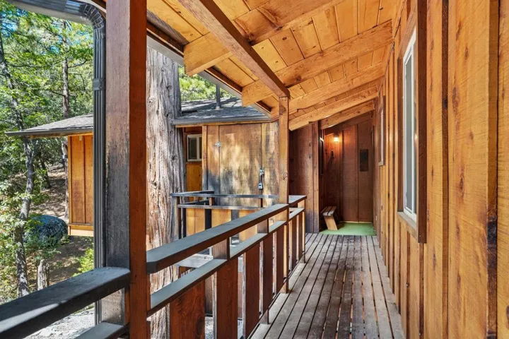 45-web-or-mls-Skyline Way-S1607-042
