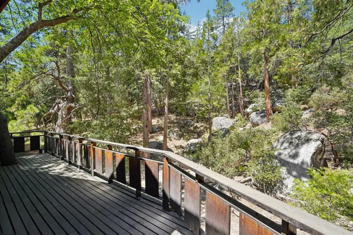31-web-or-mls-Skyline Way-S1607-046