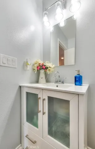 1/2 bath Powder room downstairs