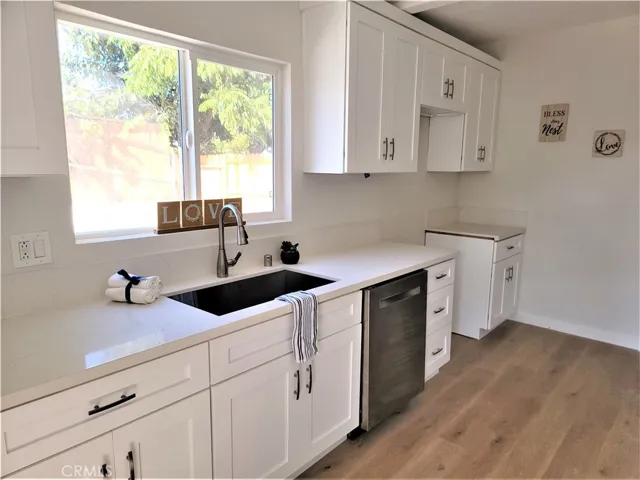 7040 3rd, Los Angeles, California 90043