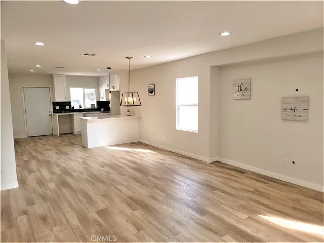 7040 3rd, Los Angeles, California 90043