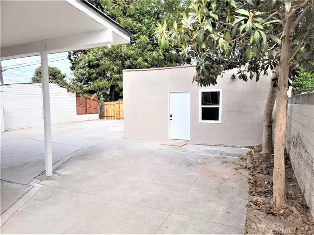 7040 3rd, Los Angeles, California 90043