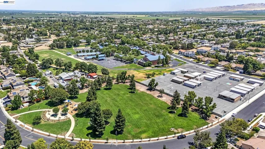 333 Glenbriar Cir, Tracy, California 95377
