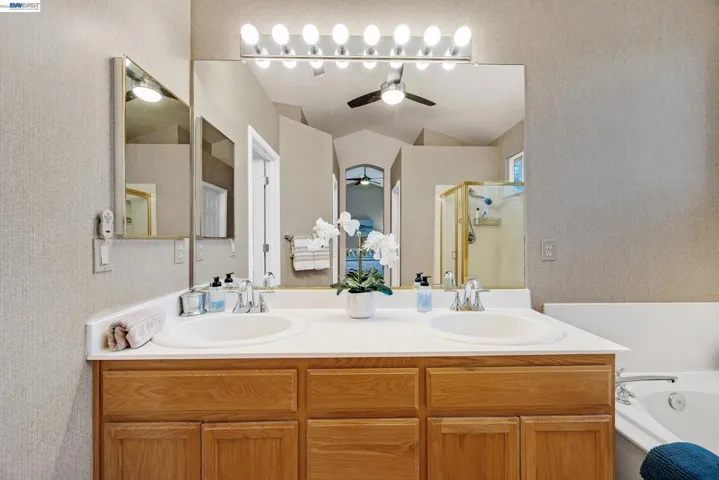 333 Glenbriar Cir, Tracy, California 95377
