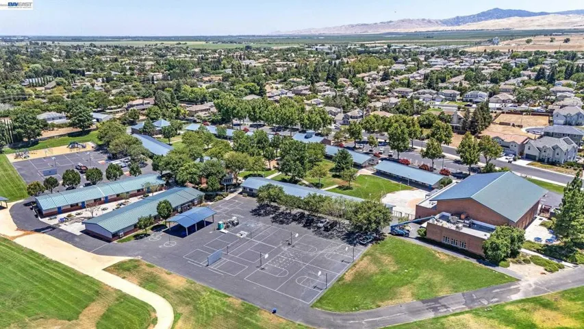 333 Glenbriar Cir, Tracy, California 95377