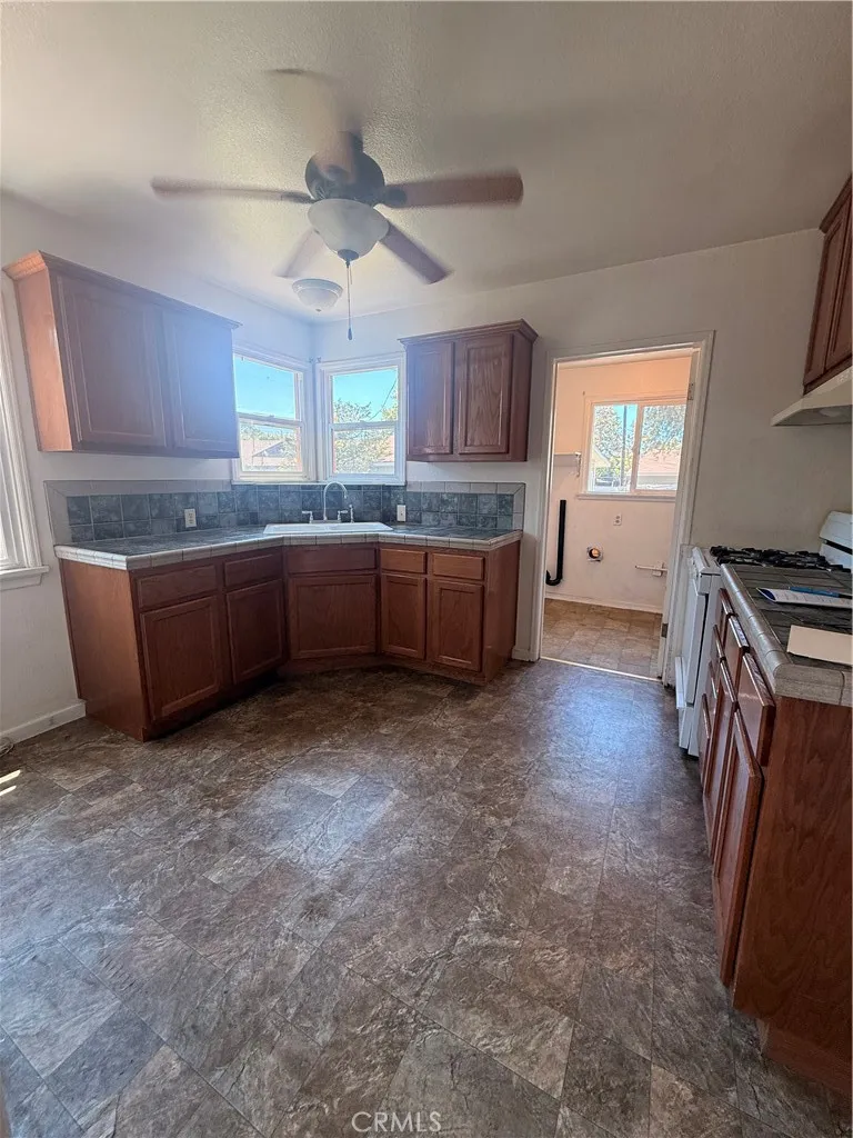 10208 Colima, Whittier, California 90603 — photo 4