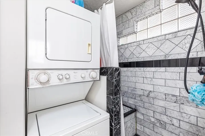 adu laundry/shower