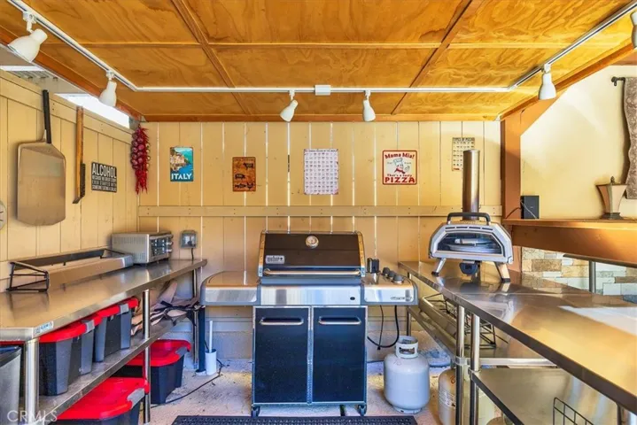 outdoor kitchen